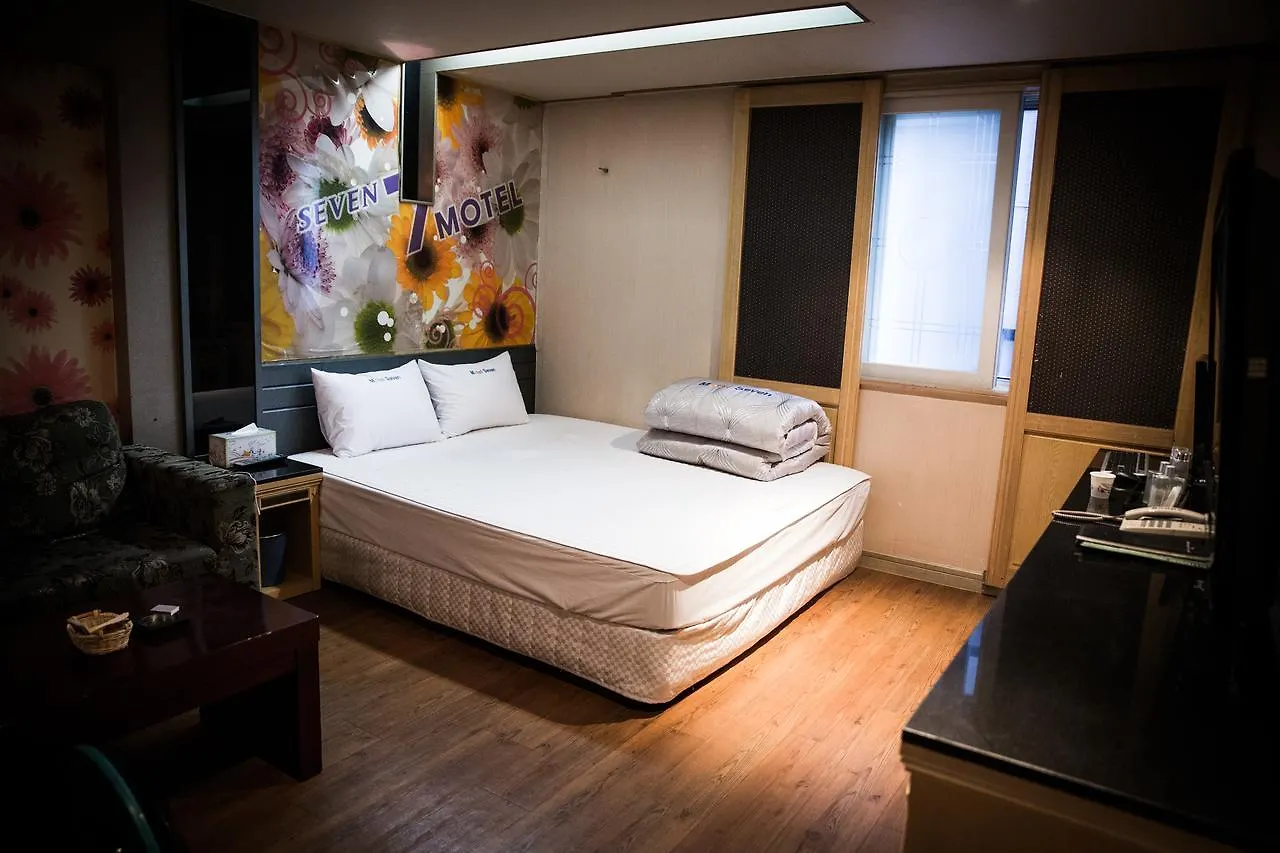 Seven Motel Busan 2*,